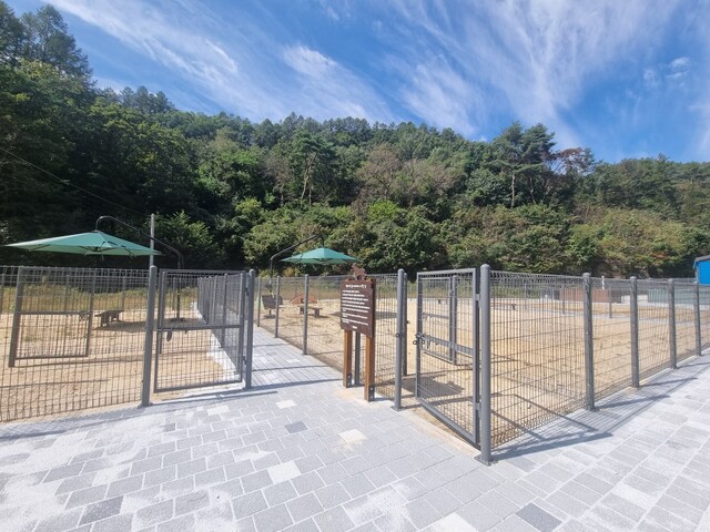 ▲ 영양군(군수 오도창)은 경북권 최초로 동물과 사람이 공존하는 성숙한 반려 문화 조기 정착을 위해 반려동물 놀이터를 10월 6일부터 개장한다.ⓒ영양군