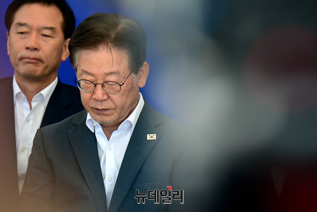 ▲ 이재명 더불어민주당 대표가 9월6일 오전 국회 본청 앞 단식투쟁천막에서 열린 최고위원회의에 눈을 감고 있다. ⓒ이종현 기자