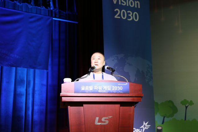 ▲ 6일 안양 LS타워에서 개최된 LS 퓨처 데이에서 구자은 LS그룹 회장이 격려사를 하고 있다. ⓒLS