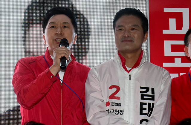 ▲ 김기현 국민의힘 대표가 5일 오후 서울 강서구 화곡역 사거리에서 열린 김태우 강서구청장 후보 집중유세에서 지지를 호소하고 있다. ⓒ이종현 기자