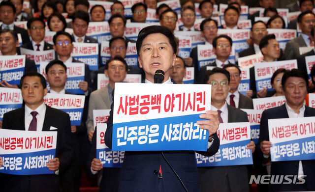 ▲ 김기현 국민의힘 당 대표가 6일 오후 서울 여의도 국회에서 열린 '이균용 대법원장 후보자 임명동의안 부결'과 관련 규탄대회에서 규탄사를 하고 있다. ⓒ뉴시스