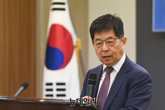 ▲ 박명수 한국정치외교사학회 회장이 6일 오전 서울 중구 한국프레스센터 기자회견장에서 열린 '한미동맹 70주년 기념 학술대회'에서 개회사를 하고 있다. ⓒ서성진 기자