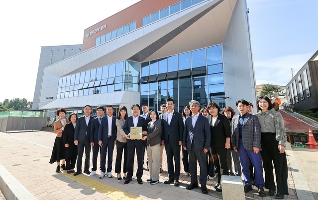 ▲ 성주군청 별관 건축물이 지난 5일 경상북도가 주최한‘2023 경상북도 건축문화상’에서 우수상을 수상했다.ⓒ성주군