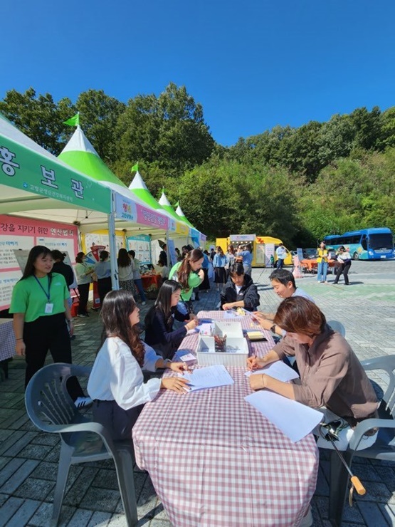 ▲ 고령군(군수 이남철)은 10월 5일 고령군청 주차장에서 청년 공감소통 커뮤니티 구축을 위한 ‘청년 고민상담소’를 운영했다.ⓒ고령군