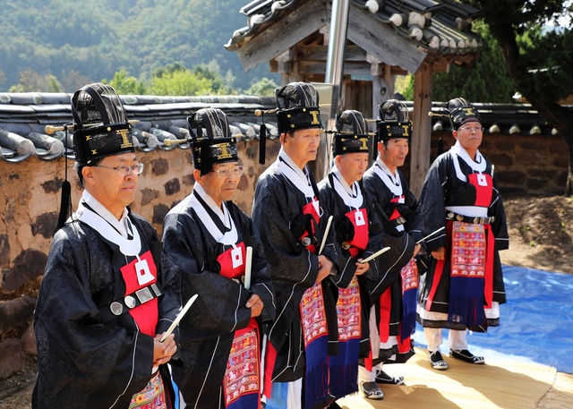 ▲ 영양향교(전교 권경호)는 6일 석전대제를 영양향교 대성전에서 지역유림, 기관단체장, 주민 등 100여 명이 참석한 가운데 봉행했다.ⓒ영양군