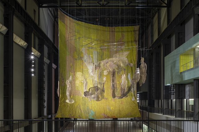 ▲ Hyundai Commission: El Anatsui: Behind the Red Moon, Installation View, Photo ©Tate (Joe Humphrys)