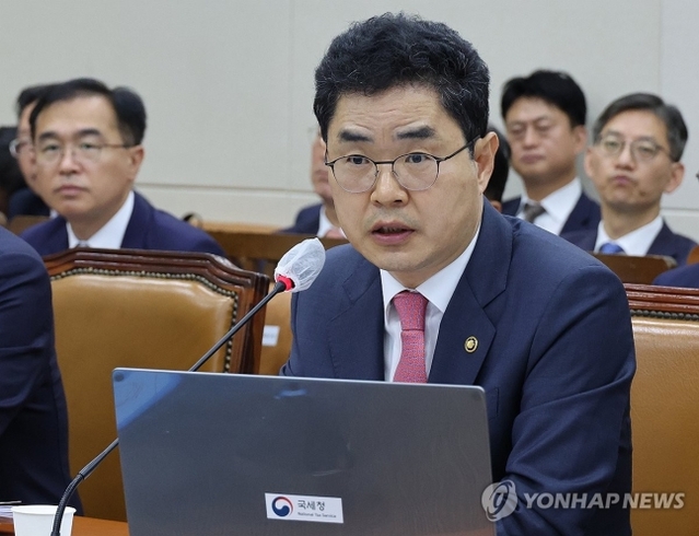 ▲ 김창기 국세청장이 10일 국회 기획재정위원회 국정감사에서 답변하고 있다. ⓒ연합뉴스