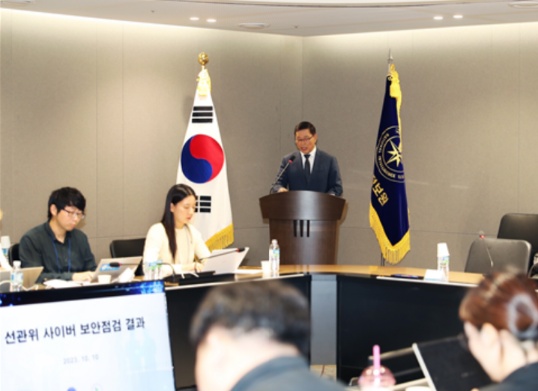 ▲ 10일 선관위 사이버 보안점검 결과에 대해 브리핑하고 있는 백종욱 국정원 3차장. ⓒ국가정보원