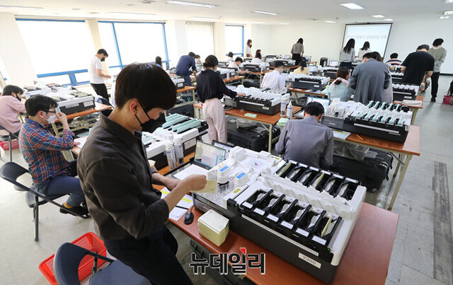 ▲ 투표지 분류기 모습. ⓒ뉴데일리DB