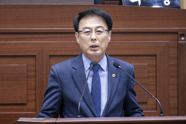 ▲ 이충원 의원(의성2, 국민의힘)은 10일 제342회 경상북도의회 제1차 임시회 본회의 5분 자유발언을 하고 있다.ⓒ경북도의회