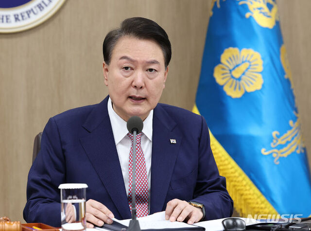 ▲ 윤석열 대통령이 10일 서울 용산 대통령실 청사에서 열린 국무회의를 주재하고 있다.ⓒ뉴시스(사진=대통령실통신사진기자단)