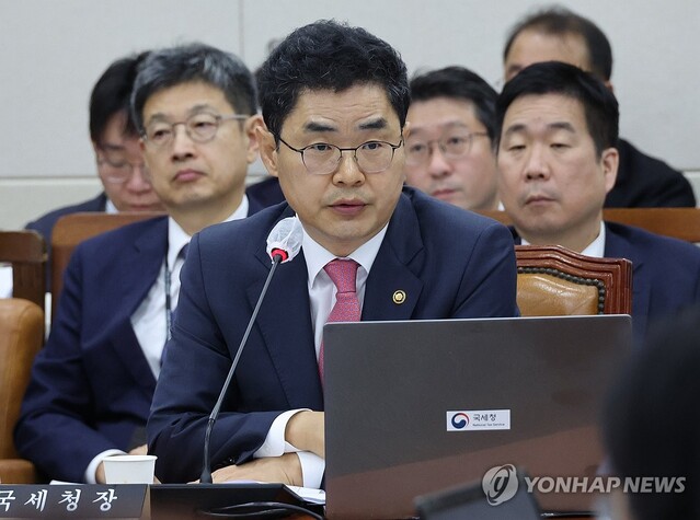 ▲ 김창기 국세청장이 10일 열린 국회 기획재정위원회 국정감사에서 답변하고 있다. ⓒ연합뉴스