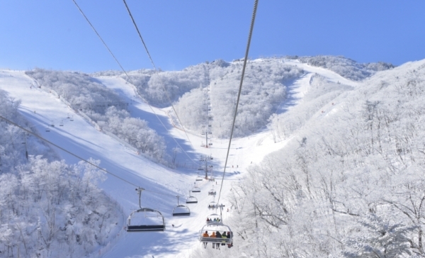 ▲ 부영그룹 무주덕유산리조트는10월26일까지 1차 특가 스키 시즌권을 판매한다.ⓒ무주덕유산리조트