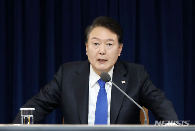 ▲ 윤석열 대통령이 11일 오후 서울 용산 대통령실 청사에서 열린 긴급 경제·안보 점검회의를 주재하고 있다.ⓒ뉴시스