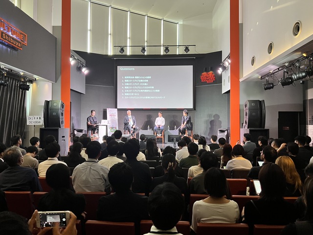 ▲ 12일 오후 일본 도쿄 도쿄컬쳐컬쳐에서 진행한 '2023년 L-캠프 재팬 1기'에서 다마쓰카 겐이치 일본 롯데홀딩스 대표와 인큐베이터펀드, 팍샤캐피털 등 일본을 대표하는 VC 대표가 토론하고 있다.ⓒ롯데지주