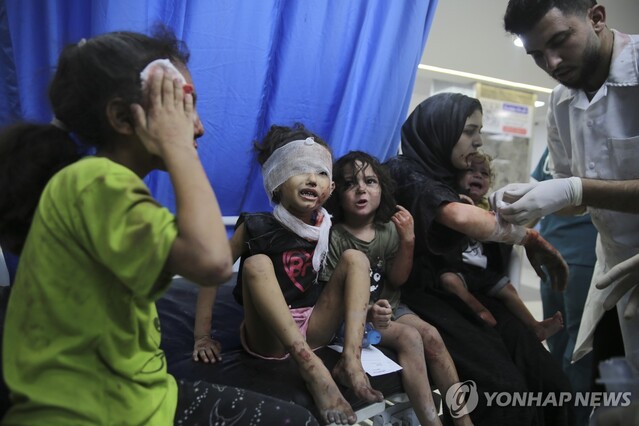 ▲ 이스라엘 폭격에 부상한 가자지구의 팔레스타인 어린이들. ⓒ연합뉴스