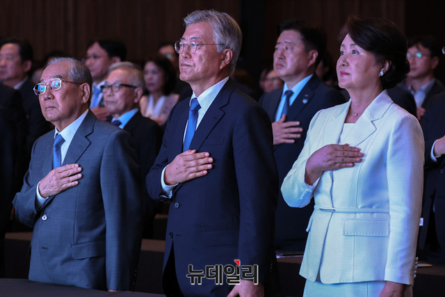 ▲ 문재인 전 대통령(사진 중앙). ⓒ정상윤 기자