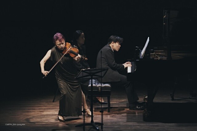 ▲ 바이올리니스트 정경화·피아니스트 김태형 공연.ⓒ포항문화재단