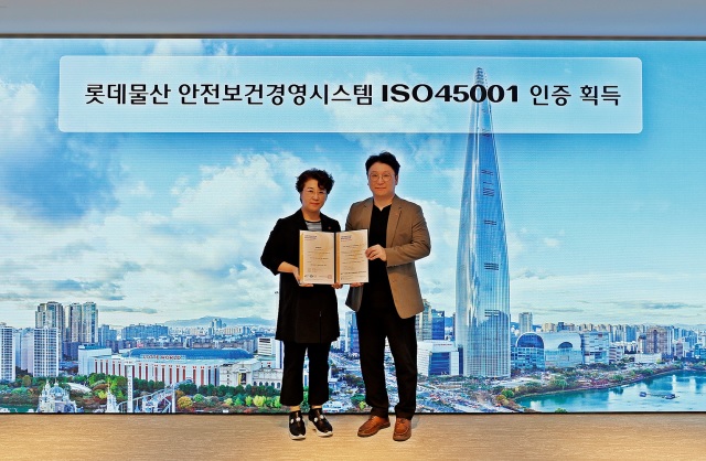 ▲ 왼쪽부터 손유경 롯데물산 기술안전부문장, 조현기 롯데물산 안전경영TFT 팀장.ⓒ롯데물산