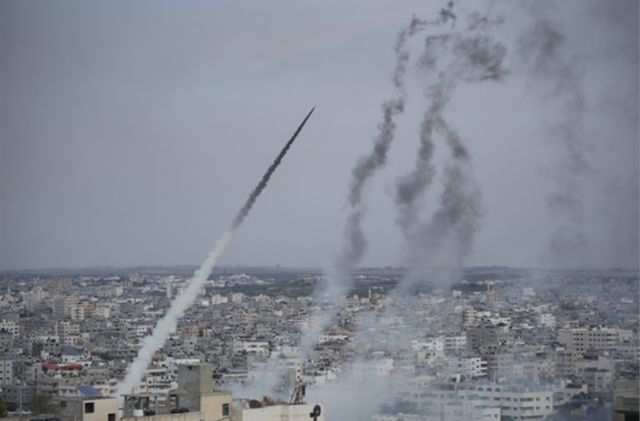 ▲ 하마스가 이스라엘에 로켓 공격을 하는 모습. ⓒ연합뉴스