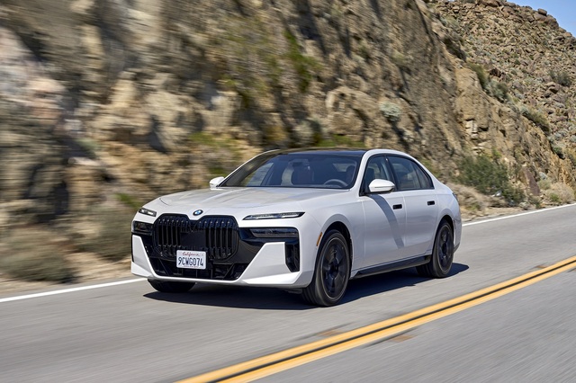 ▲ BMW코리아가 2024년형 740i xDrive, 750e xDrive를 출시한다. ⓒBMW코리아