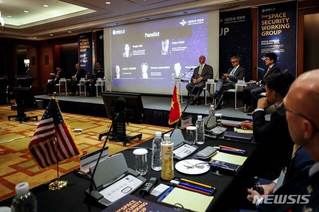 ▲ 17일 서울 강남구 그랜드인터컨티넨탈 서울파르나스에서 열린 서울안보대화2023 1일차 우주안보 워킹그룹에서 패널발표 및 토의가 진행되고 있다. 2023.10.17. ⓒ뉴시스