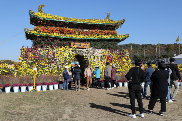 ▲ 지난해 열린 부여 국화축제 행사장 전경.ⓒ충남부여군