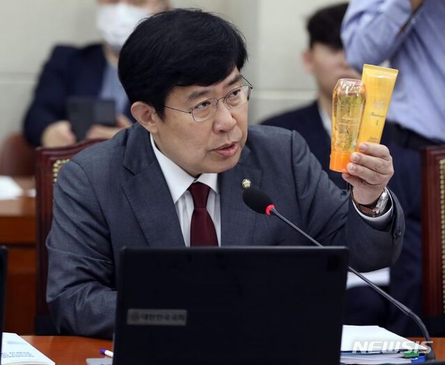 ▲ 윤창현 국민의힘 의원이 19일 오전 서울 여의도 국회에서 열린 정무위원회 국민권익위원회 등에 대한 국정감사에서 질의하고 있다. ⓒ뉴시스