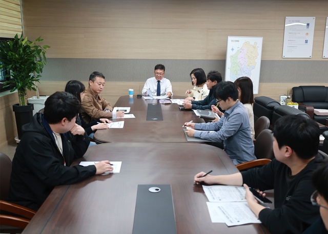 ▲ 영양군(군수 오도창)은 19일 부군수실에서 ‘2024년(2023년 실적) 정부 합동평가 대비 3차 보고회’를 가졌다.ⓒ영양군