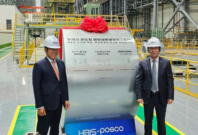▲ 왼쪽부터 최정우 포스코그룹 회장, 위용 하북강철 동사장 ⓒ포스코그룹
