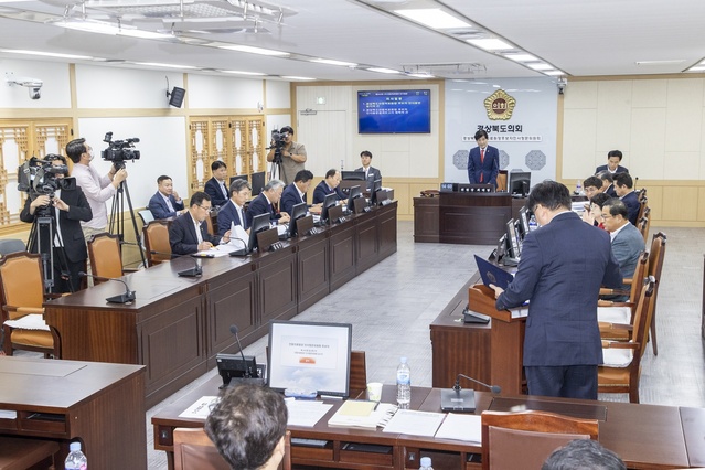 ▲ 경상북도의회 안동의료원장 후보자 인사청문위원회(위원장 최태림)는 19일 이국현 안동의료원장 후보자에 대한 인사청문회를 개최했다.ⓒ경북도의회