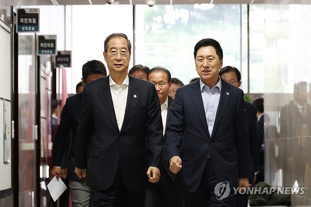 ▲ 김기현 국민의힘 대표와 한덕수 국무총리, 김대기 대통령 비서실장 등이 22일 국회에서 열린 고위당정협의회에 입장하고 있다.ⓒ연합뉴스