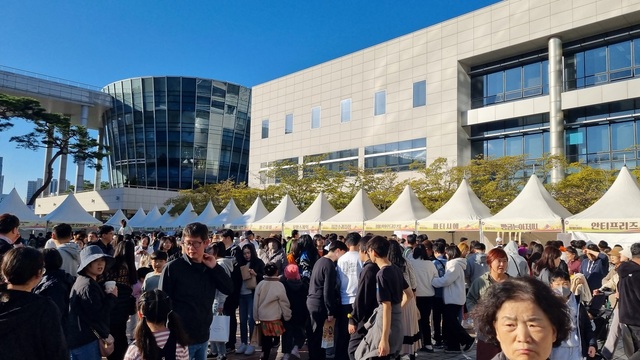 ▲ 2023 빵빵데이 천안 축제장에 몰려든 관람객.ⓒ천안시