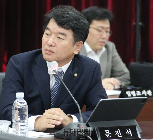 ▲ 문진석 의원이 23일 충남경찰청 국정감사에서 질의를 하고 있다.ⓒ이길표 기자