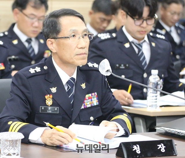 ▲ 유재성 충남경찰청장이 23일 충남경찰청에서 열린 국회 행정안전위원회의 국감에서 의원들의 질의를 듣고 있다.ⓒ이길표 기자