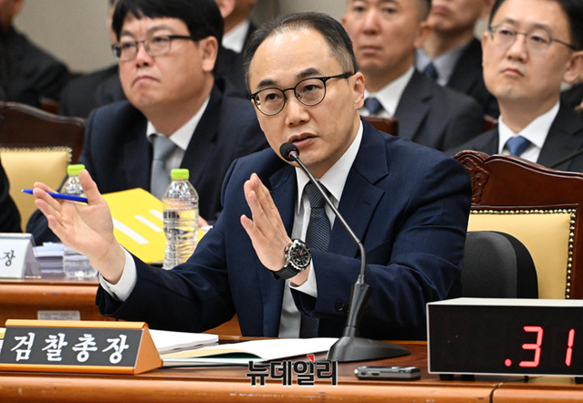 ▲ 이원석 검찰총장이 23일 오전 서울 서초구 대검찰청에서 열린 국회 법제사법위원회의 대검찰청에 대한 국정감사에서 답변을 하고 있다. ⓒ정상윤 기자(사진=국회사진기자단)