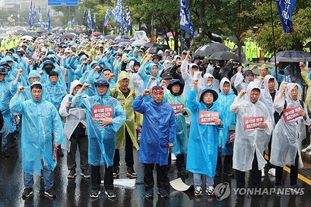 ▲ 금속노조 조합원들이 20일 오후 서울 용산구 대통령실 앞에서 결의대회를 열고 '노란봉투법'(노동조합 및 노동관계조정법 2·3조 개정안) 처리와 불법파견 해결을 촉구하고 있다.ⓒ연합뉴스