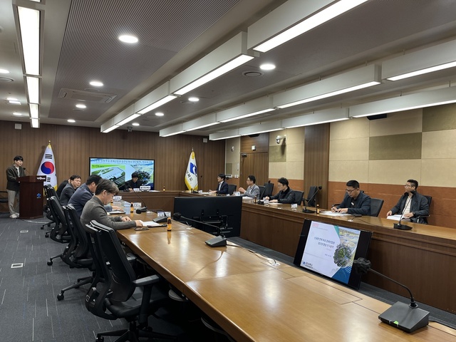 ▲ 경북도는 25일 3개 시군, 한국교통연구원이 참석한 가운데 대구경북공항과 도내 주요 거점 산업권과의 교통 접근성 향상을 위한 연구용역 착수보고회를 도청 회의실에서 개최했다.ⓒ경북도