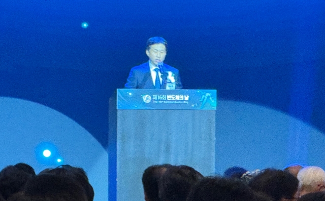 ▲ 서울 더케이호텔에서 열린 '제16회 반도체의 날' 기념식에서 곽노정 SK하이닉스 사장이 환영사를 하고 있다. ⓒ이성진 기자