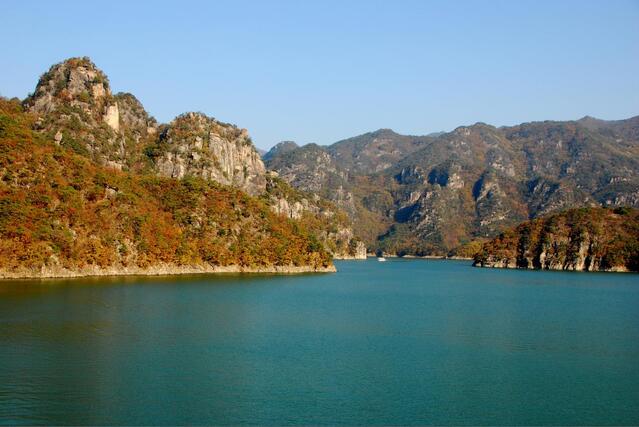 ▲ 장회교를 지나면서 바라본 구담봉과 청풍호.ⓒ진경수 山 애호가