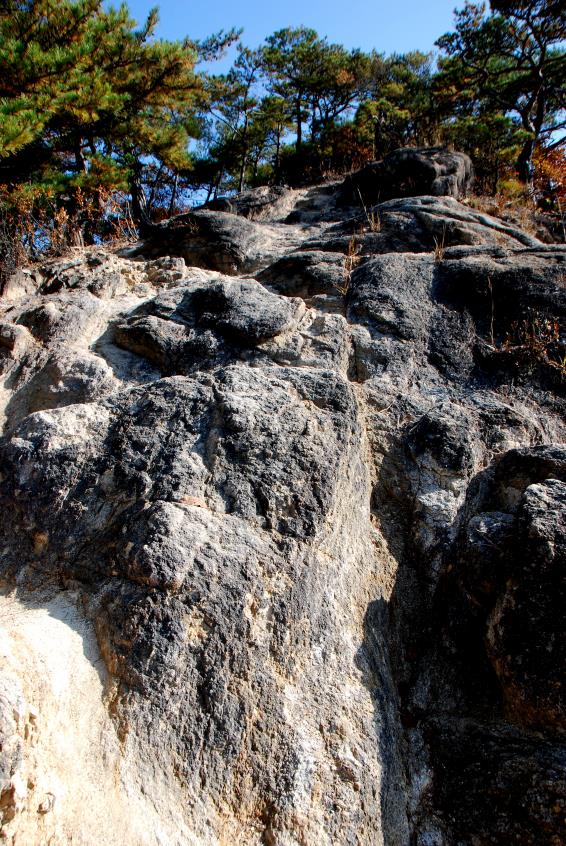 ▲ 구담봉으로 가는 암릉 길.ⓒ진경수 山 애호가