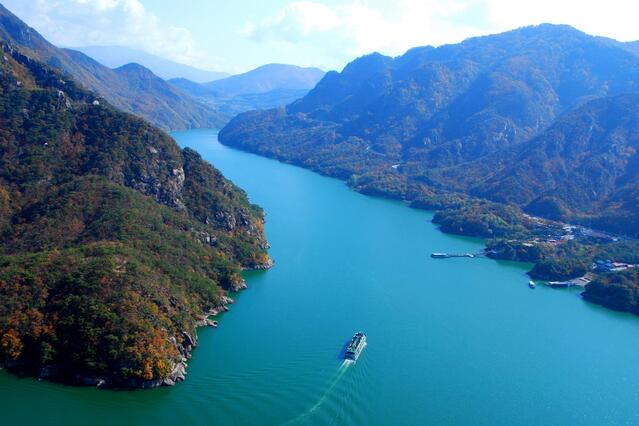 ▲ 전망대에서 바라본 청풍호반.ⓒ진경수 山 애호가