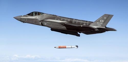 ▲ F-35 전투기에서 B-61 계열 폭탄을 투하하는 모습. ⓒ미 로스알라모스연구소 홈페이지 캡처