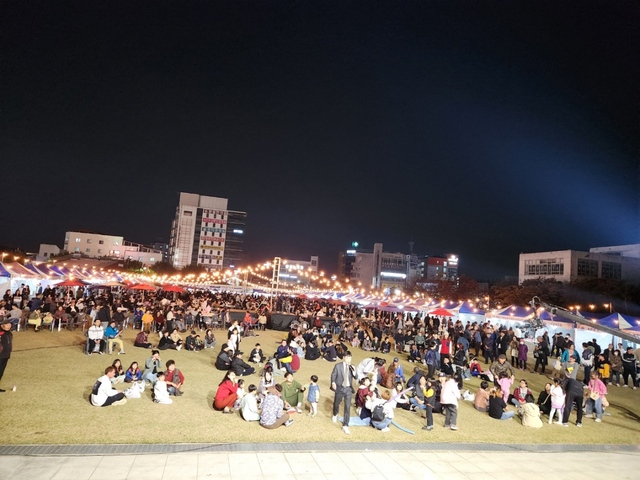 ▲ 27~29일까지 충북 청주 문화제조창에서 열린 대한민국 막걸리 & 못난이 김치 축제장 모습.ⓒ충북도