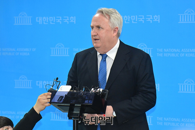 ▲ 인요한 국민의힘 혁신위원장이 지난 26일 오후 국회 소통관에서 당 최고위원회의에서 의결된 혁신위 인선 결과를 발표하고 배경을 설명하고 있다.ⓒ이종현 기자