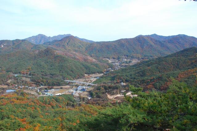 ▲ 조망점에서 바라본 옥녀봉과 군자산.ⓒ진경수 山 애호가