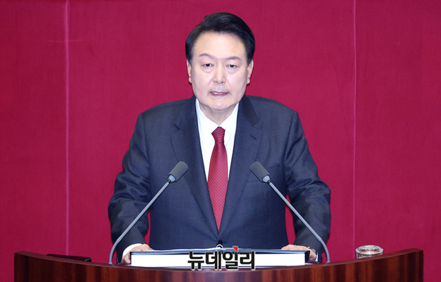▲ 윤석열 대통령이 31일 국회 본회의장에서 2024년도 예산안에 대한 시정연설을 하고 있다. (사진=공동취재단)
ⓒ이종현 기자