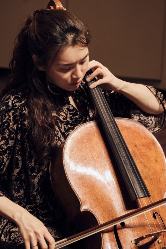 ▲ 박유신 포항음악제 예술감독의 첼로 연주 모습.ⓒ포항문화재단