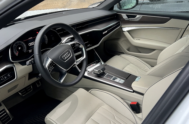 ▲ 베이지 컬러와 블랙 컬러의 조화가 인상적이었다. ⓒ김재홍 기자