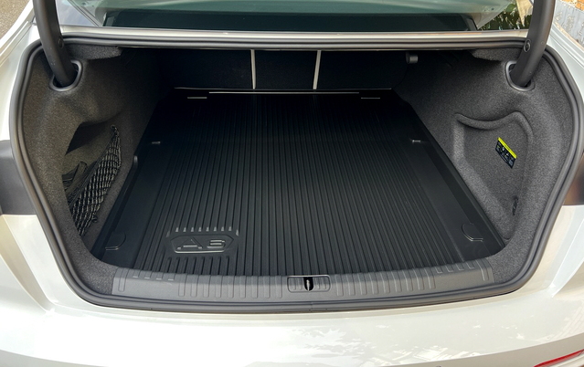 ▲ 트렁크 공간이 안쪽까지 깊이 있어 예상보다 적재공간이 넓었다. ⓒ김재홍 기자